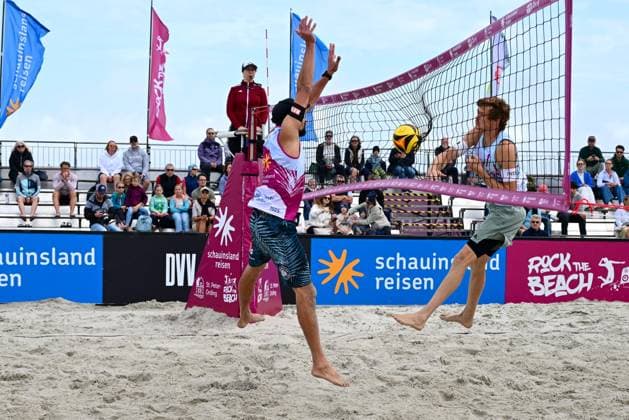 Beachvollyball I Herren I Damen I Halbfinale I National l St. Peter Ording I Strand I Sandbank I Festival Charakter I SPO I 06.07.2025 I v.l. Erdmann Jonathan (1. Beachclub Kiel) , Wolf Peter (TuSA 06 Duesseldorf) , Rock the Beach - die Nationale Beach-Vollyball Serie mit Festival-Charakter auf der Sandbank Strand in Ording vom 04.07. - 06.07.2025 , Qualifikation zur Deutschen Meisterschaft , Ording Sandbank Schleswig-Holstein Deutschland