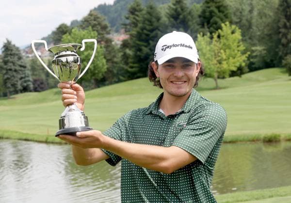 GOLF - Interwetten Open HAUS,AUSTRIA,06.JUL.25 - GOLF - Interwetten Open, HotelPlanner Tour, Golfclub Schladming. Image shows Maximilian Steinlechner (AUT). keywords: trophy.  GEPAxpictures xHansxOberlaender