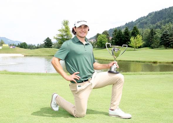 GOLF - Interwetten Open HAUS,AUSTRIA,06.JUL.25 - GOLF - Interwetten Open, HotelPlanner Tour, Golfclub Schladming. Image shows Maximilian Steinlechner (AUT). keywords: trophy.  GEPAxpictures xHansxOberlaender