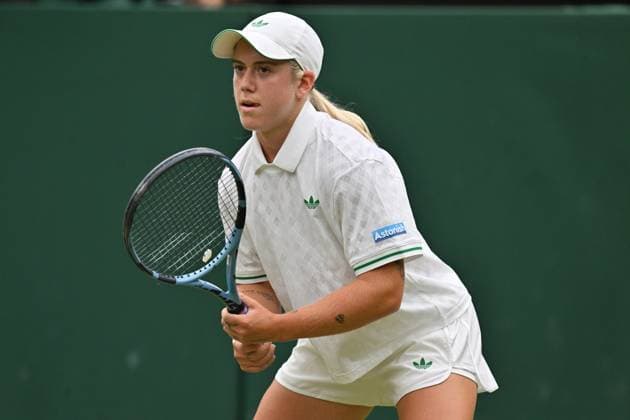 Wimbledon Tennis Championships - Day 7 LONDON, UNITED KINGDOM - JULY 06: Sonay Kartal of the United Kingdom plays in the Ladies singles fourth round match against Anastasia Pavlyuchenkova (not seen) during day seven of The Championships Wimbledon 2025 at All England Lawn Tennis and Croquet Club on July 06, 2025 in London, United Kingdom. Ray Tang Anadolu London United Kingdom. Editorial use only. Please get in touch for any other usage.  Copyright: x2025xAnadoluxRayxTangx