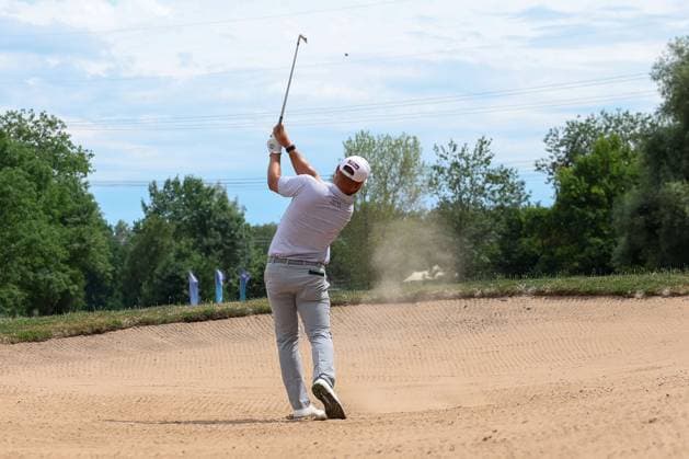 Jordan Smith (ENG) schlaegt aus dem Bunker, Sand, 36. BMW International Open 2025, Golf, DP World Tour, Herren, Finale, 06.07.2025 Eichenried Bayern Deutschland