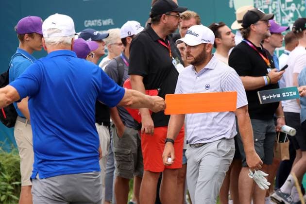 BMW International Open, Eichenried, 06.07.2025 Golf, BMW International Open, Eichenried, 06.07.2025, Tag 4 Bild: Jordan, Smith (ENG) vor Zuschauern, kritischer Blick Copyright: xBEAUTIFULxSPORTS NilsxKoepkex