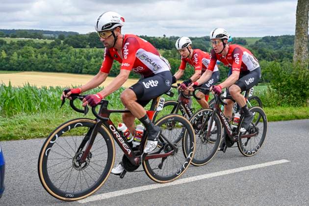 Tour de France 2025 Stage 2 BOULOGNE-SUR-MER, FRANCE - JULY 06 : Sepulveda Eduardo (ARG) of Lotto, Drizners Jarrad (AUS) of Lotto in action during stage 2 of the 112th edition of Tour de France an UCI World Tour 2.UWT cycling road race stage for Men Elite of 212 km with start in Lauwin-Planque and finish in Boulogne-sur-Mer on July 6, 2025 in Boulogne-sur-Mer, France, 06 07 2025 ( Motordriver Kenny Verfaillie - Boulogne-sur-Mer France  Copyright: xJanxDexMeuleneirx