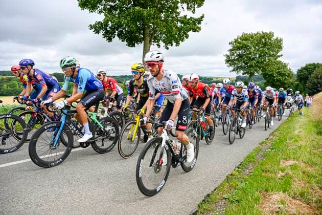 Tour de France 2025 Stage 2 BOULOGNE-SUR-MER, FRANCE - JULY 06 : Illustration picture of the peloton during stage 2 of the 112th edition of Tour de France an UCI World Tour 2.UWT cycling road race stage for Men Elite of 212 km with start in Lauwin-Planque and finish in Boulogne-sur-Mer on July 6, 2025 in Boulogne-sur-Mer, France, 06 07 2025 ( Motordriver Kenny Verfaillie - Boulogne-sur-Mer France  Copyright: xJanxDexMeuleneirx