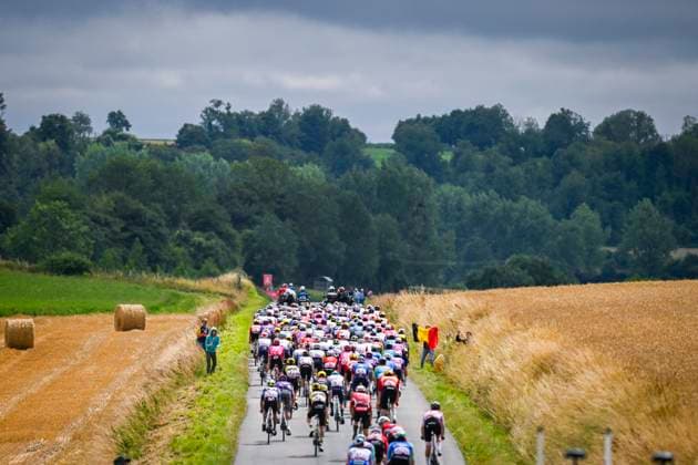 Tour de France 2025 Stage 2 BOULOGNE-SUR-MER, FRANCE - JULY 06 : Illustration picture of the peloton during stage 2 of the 112th edition of Tour de France an UCI World Tour 2.UWT cycling road race stage for Men Elite of 212 km with start in Lauwin-Planque and finish in Boulogne-sur-Mer on July 6, 2025 in Boulogne-sur-Mer, France, 06 07 2025 ( Motordriver Kenny Verfaillie - Boulogne-sur-Mer France  Copyright: xJanxDexMeuleneirx