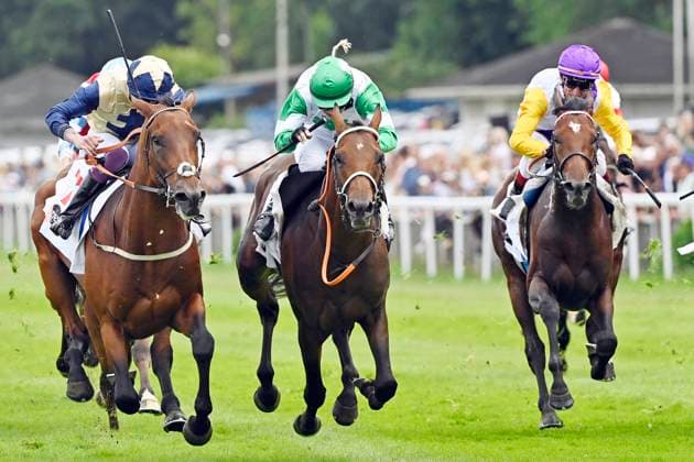 06.07.2025, Hamburg, Hansestadt-Hamburg, GER - Hamburg, Hochkoenig mit Nina Baltromei gewinnt das IDEE 156. Deutsche Derby. Galopprennbahn Hamburg-Horn. () 250706D900HAMBURG.JPG *** 06 07 2025, Hamburg, Hansestadt Hamburg, GER Hamburg, Hochkoenig with Nina Baltromei wins the IDEE 156 German Derby Galopprennbahn Hamburg Horn 250706D900HAMBURG JPG