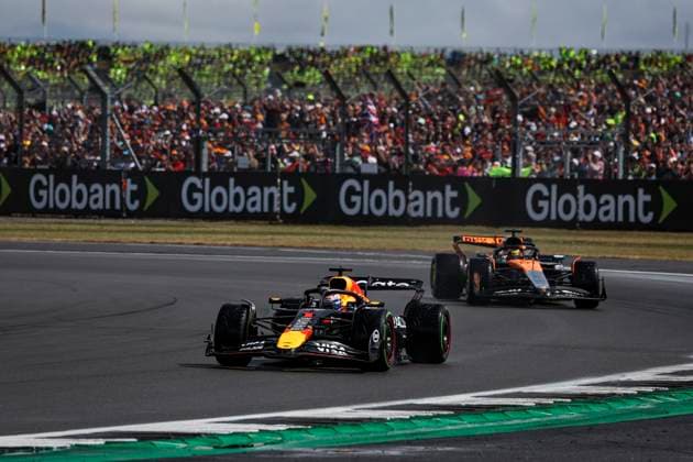F1 - BRITISH GRAND PRIX 2025 01 VERSTAPPEN Max (nld), Red Bull Racing RB21, action 81 PIASTRI Oscar (aus), McLaren F1 Team MCL39, action during the Formula 1 Qatar Airways British Grand Prix 2025, 12th round of the 2025 FIA Formula One World Championship, WM, Weltmeisterschaft from July 4 to 6, 2025 on the Silverstone Circuit, in Silverstone, United Kingdom - SilverstoneUnited Kingdom Copyright: xFLORENTxGOODENx