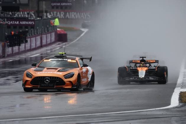 F1 British Grand Prix 2025 Mercedes F1 Safety Car and Oscar Piastri of McLaren during the Formula 1 British Grand Prix at Silverstone Circuit in Northampton, Great Britain on July 6, 2025. Northampton United Kingdom  Copyright: xJakubxPorzyckix originalFilename:porzycki-f1britis250706_np0Fe.jpg