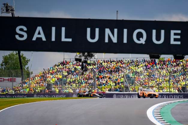 FORMULA 1 BRITISH GRAND PRIX 2025 The safety car ahead of Oscar Piastri 81 (Aus), McLaren MCL39 during the FORMULA 1 QATAR AIRWAYS BRITISH GRAND PRIX 2025 at the Silverstone Circuit, Silverstone, England, United Kingdom on 6 July 2025 Credit: Robbie Hoad Every Second Media Editorial use only. All images are copyright Every Second Media Limited. No images may be reproduced without prior permission. Copyright: xIMAGO EveryxSecondxMediax ESM-1520-0038 RobbiexHoadx xEveryxSecondxMediax
