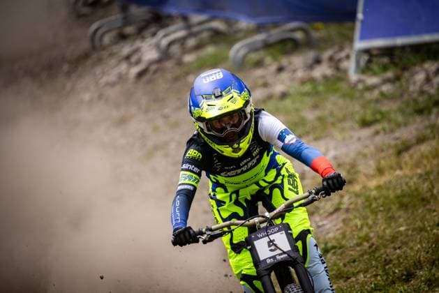 Whoop Downhill Worldcup La Thuile HRASTNIK Monika AON RACING - TOURNE CAMPERVANSat Whoop Downhill Worldcup La Thuile, 06.07.2025,in La Thuile,ITA Foto: Sebastian Sternemann