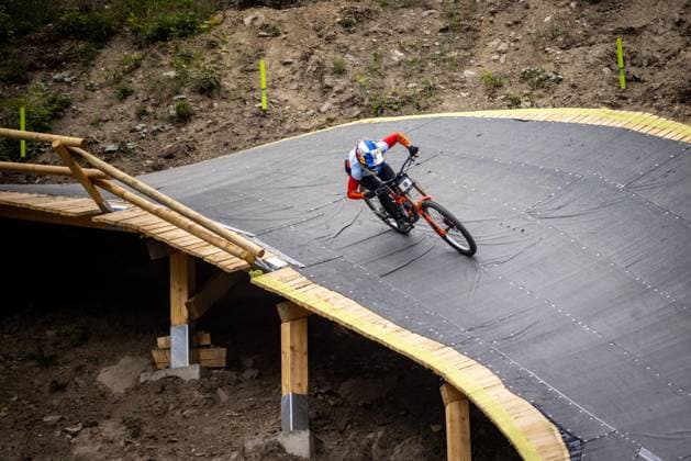 Whoop Downhill Worldcup La Thuile BLEWITT Jess CUBE FACTORY RACINGat Whoop Downhill Worldcup La Thuile, 06.07.2025,in La Thuile,ITA Foto: Sebastian Sternemann