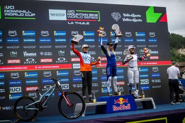 Whoop Downhill Worldcup La Thuile Podium Junior Womanat Whoop Downhill Worldcup La Thuile, 06.07.2025,in La Thuile,ITA Foto: Sebastian Sternemann