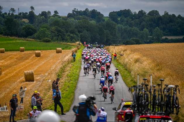 Tour de France 2025 Stage 2 BOULOGNE-SUR-MER, FRANCE - JULY 06 : Illustration picture of the peloton during stage 2 of the 112th edition of Tour de France an UCI World Tour 2.UWT cycling road race stage for Men Elite of 212 km with start in Lauwin-Planque and finish in Boulogne-sur-Mer on July 6, 2025 in Boulogne-sur-Mer, France, 06 07 2025 ( Motordriver Kenny Verfaillie - Boulogne-sur-Mer France  Copyright: xJanxDexMeuleneirx