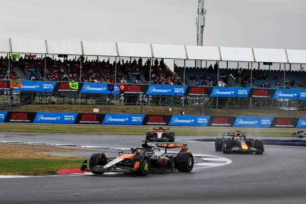 F1 - BRITISH GRAND PRIX 2025 81 PIASTRI Oscar (aus), McLaren F1 Team MCL39, action 01 VERSTAPPEN Max (nld), Red Bull Racing RB21, action during the Formula 1 Qatar Airways British Grand Prix 2025, 12th round of the 2025 FIA Formula One World Championship, WM, Weltmeisterschaft from July 4 to 6, 2025 on the Silverstone Circuit, in Silverstone, United Kingdom - SilverstoneUnited Kingdom Copyright: xFLORENTxGOODENx