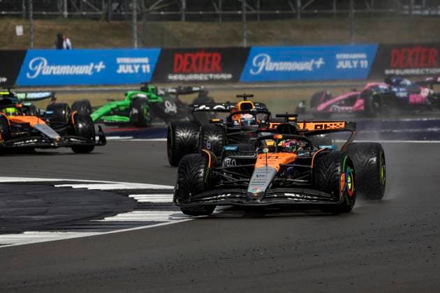 F1 - BRITISH GRAND PRIX 2025 81 PIASTRI Oscar (aus), McLaren F1 Team MCL39, action 01 VERSTAPPEN Max (nld), Red Bull Racing RB21, action during the Formula 1 Qatar Airways British Grand Prix 2025, 12th round of the 2025 FIA Formula One World Championship, WM, Weltmeisterschaft from July 4 to 6, 2025 on the Silverstone Circuit, in Silverstone, United Kingdom - SilverstoneUnited Kingdom Copyright: xFLORENTxGOODENx