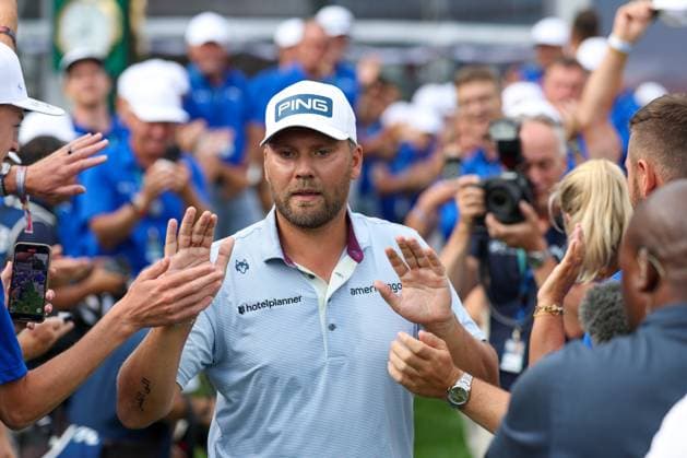 Gewinner der 36. BMW international Open, Daniel Brown (ENG) mit seinem Caddy Neal, 36. BMW International Open 2025, Golf, DP World Tour, Herren, Finale, 06.07.2025 Eichenried Bayern Deutschland
