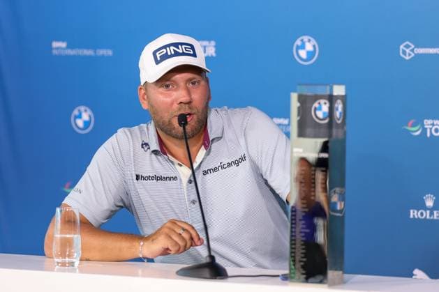 Gewinner der 36. BMW international Open, Daniel Brown (ENG) bei der Presskonferenz nach seinem Sieg, 36. BMW International Open 2025, Golf, DP World Tour, Herren, Finale, 06.07.2025 Eichenried Bayern Deutschland