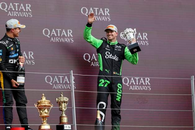 FORMULA 1 BRITISH GRAND PRIX 2025 Nico Hulkenberg (27), Stake F1 Team Kick Sauber C45, P3, with trophy on podium during the FORMULA 1 QATAR AIRWAYS BRITISH GRAND PRIX 2025 at the Silverstone Circuit, Silverstone, England, United Kingdom on 6 July 2025 Credit: Eleanor Hoad Every Second Media Editorial use only. All images are copyright Every Second Media Limited. No images may be reproduced without prior permission. Copyright: xIMAGO EveryxSecondxMediax ESM-1521-0009 EleanorxHoadx xEveryxSecondxMediax