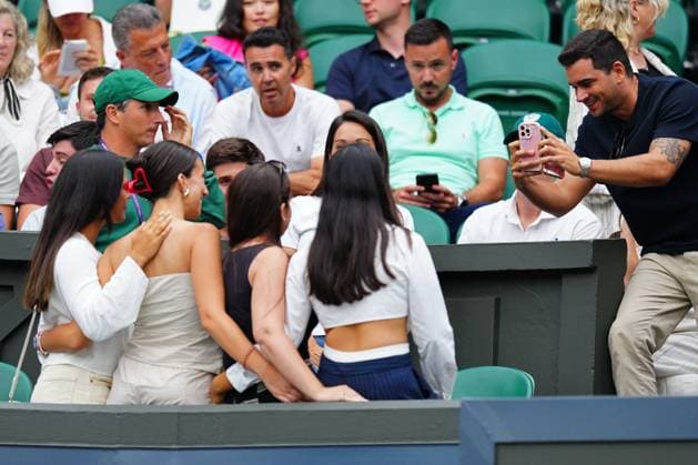 Friends in the Carlos Alcaraz player box have their photo taken Wimbledon Tennis Championships, Day 7, The All England Lawn Tennis and Croquet Club, London, UK - 06 Jul 2025London The All England Lawn Tennis and United Kingdom  Copyright: xJavierxGarcia Shutterstockx 15387061ea