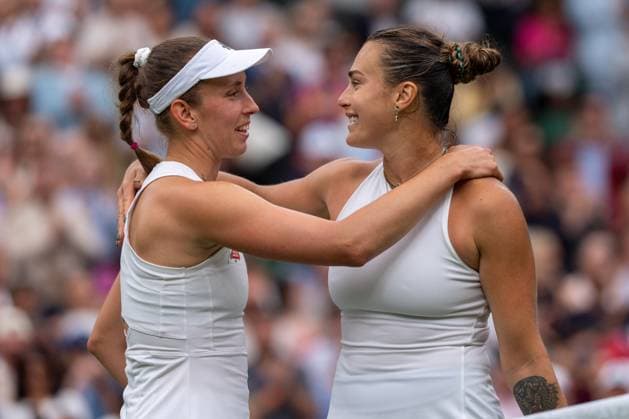 2025-07-06 The Championships Wimbledon 2025 LONDON, UNITED KINGDOM - JULY 6: Elise Mertens of Belgium interacts with Aryna Sabalenka of Belarus during Day Seven of The Championships Wimbledon 2025 at All England Lawn Tennis and Croquet Club on July 6, 2025 in London, United Kingdom. (Photo by Marleen Fouchier BSR Agency) London United Kingdom Content not available for redistribution in The Netherlands directly or indirectly through any third parties. Copyright: xBSRxAgencyx