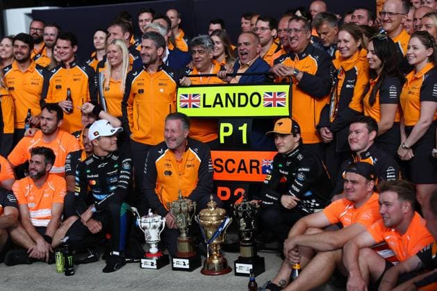 F1 British Grand Prix 2025 Lando Norris of McLaren, Andrea Stella, Zak Brown and Oscar Piastri of McLaren after the Formula 1 British Grand Prix at Silverstone Circuit in Northampton, Great Britain on July 6, 2025. Northampton United Kingdom  Copyright: xJakubxPorzyckix originalFilename:porzycki-f1britis250706_npYMS.jpg