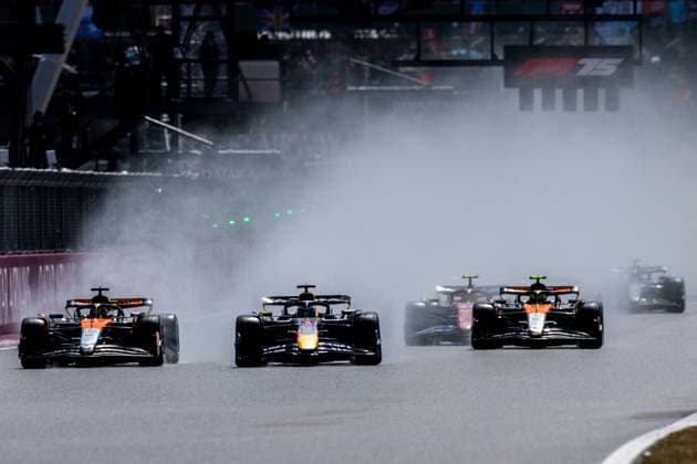 06.07.2025, Silverstone Circuit, Silverstone, FORMULA 1 QATAR AIRWAYS BRITISH GRAND PRIX 2025 , im Bild Max Verstappen (NLD), Oracle Red Bull Racing, Lando Norris (GBR), McLaren F1 Team, Oscar Piastri (AUS) (Photo by Martin Trenkler Hasan Bratic DeFodi Images)