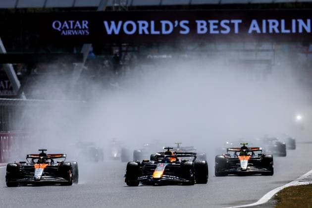 06.07.2025, Silverstone Circuit, Silverstone, FORMULA 1 QATAR AIRWAYS BRITISH GRAND PRIX 2025 , im Bild Max Verstappen (NLD), Oracle Red Bull Racing, Lando Norris (GBR), McLaren F1 Team, Oscar Piastri (AUS) (Photo by Martin Trenkler Hasan Bratic DeFodi Images)