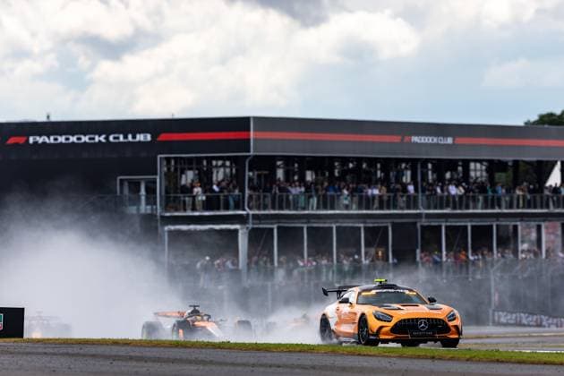 06.07.2025, Silverstone Circuit, Silverstone, FORMULA 1 QATAR AIRWAYS BRITISH GRAND PRIX 2025 , im Bild Safety Car mit Bernd Mayländer am Steuer. (Photo by Martin Trenkler Hasan Bratic DeFodi Images)