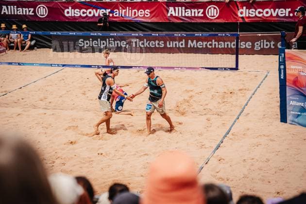 Beachvolleyball Männer Allianz German Beach Tour 2025 Tourstop München 06.07.2025 v.l. Laurenc Grössig und Mathias Seiser München Zentraler Hochschulsport Münche Bayern Deutschland