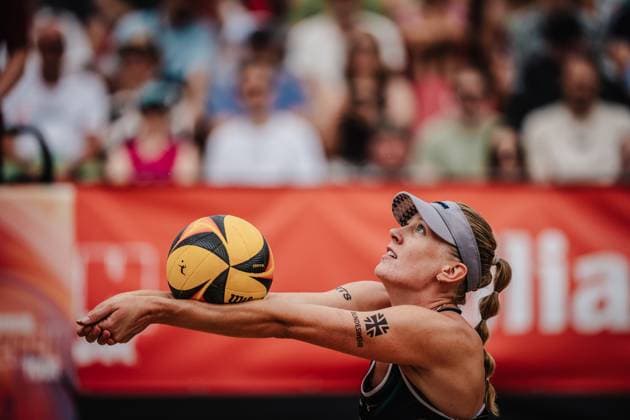 Beachvolleyball Frauen Allianz German Beach Tour 2025 Tourstop München 06.07.2025 Marie Schieder spielt den Ball München Zentraler Hochschulsport Münche Bayern Deutschland