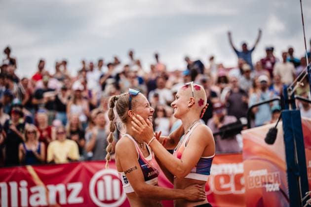 Beachvolleyball Frauen Allianz German Beach Tour 2025 Tourstop München 06.07.2025 v.l. Paula Schürholz und Mareet Maidhof jubeln nach dem Sieg München Zentraler Hochschulsport Münche Bayern Deutschland
