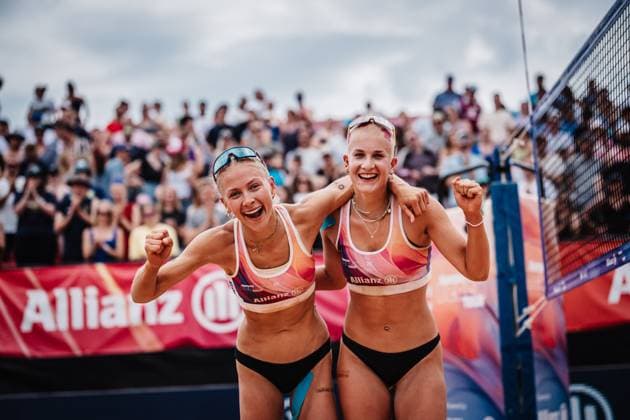 Beachvolleyball Frauen Allianz German Beach Tour 2025 Tourstop München 06.07.2025 v.l. Paula Schürholz und Mareet Maidhof jubeln nach dem Sieg München Zentraler Hochschulsport Münche Bayern Deutschland
