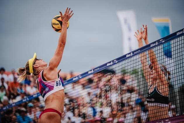 Beachvolleyball Frauen Allianz German Beach Tour 2025 Tourstop München 06.07.2025 Chenoa Christ beim Angriff München Zentraler Hochschulsport Münche Bayern Deutschland
