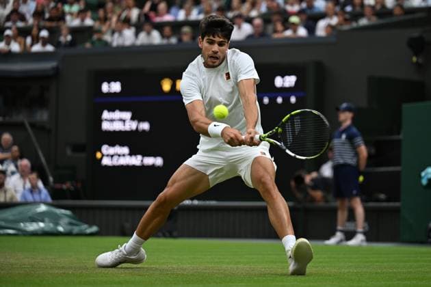 Day Seven: The Championships - Wimbledon 2025 LONDON, ENGLAND - JULY 06: Carlos Alcaraz of Spain in action against Andrey Rublev during the Gentlemen s Singles fourth round match on day seven of The Championships Wimbledon 2025 at All England Lawn Tennis and Croquet Club on July 06, 2025 in London, England. (Photo by Visionhaus via ) London All England Lawn Tennis and Croq England United Kingdom Copyright: xVisionhausx 776301259