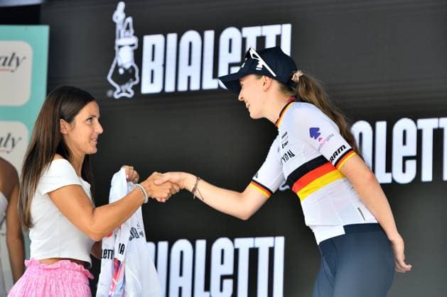 NIEDERMAIER Antonia (CANYON SRAM ZONDACRYPTO) the leader of the Maglia Binaca during Giro d Italia Women - Stage 1 - Bergamo Bergamo, Giro d Italia race in Bergamo, Italy, July 06 2025  Copyright: xDavidexVaninetti IPAxSportx xipa-agency.netx xx IPA_60037314 IPA_Agency_IPA60037314
