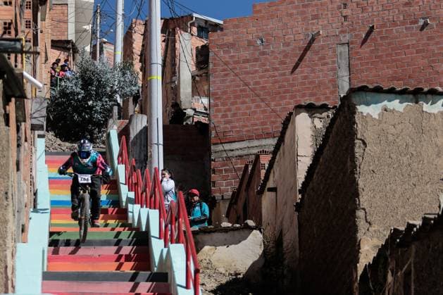 Challenge Downhill 4,000 competition in Bolivia LA PAZ, BOLIVIA - JULY 6: A cyclist down stairs the Challenge Downhill 4,000 competition, in La Paz, Bolivia on July 06, 2025. More than 140 Bolivian and foreign cyclists participated this Sunday in the Challenge Downhill 4,000 , the longest and highest urban descent in the world with a route of 3.8 kilometers. Jorge Mateo Romay Salinas Anadolu La Paz Bolivia. Editorial use only. Please get in touch for any other usage.  Copyright: x2025xAnadoluxJorgexMateoxRomayxSalinasx
