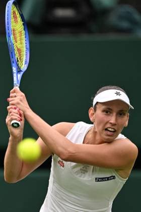 (250707) -- LONDON, July 7, 2025 -- Elise Mertens hits a return during the women s singles fourth round match between Aryna Sabalenka of Belarus and Elise Mertens of Belgium at the Wimbledon Tennis Championships in London, Britain, July 6, 2025. ) (SP)BRITAIN-LONDON-TENNIS-WIMBLEDON-WOMEN S SINGLES ZhaoxDingzhe 