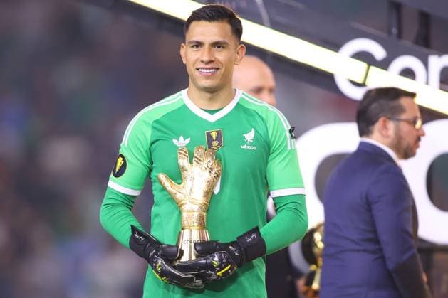 UNITED STATES VS MEXICO - COPA ORO - 06 JULIO 2025 HOUSTON,TEXAS. JULY 06th: Luis Malagon 1 of Mexico with Trophy During the Final match between United States and Mexico in the Concacaf Gold Cup 2025, held at the NRG Stadium, in Houston,Texas (PHOTO BY FABIAN MEZA STRAFFON IMAGES IMAGO MANDATORY CREDIT EDITORIAL USE Copyright: xFABIANxMEZAx