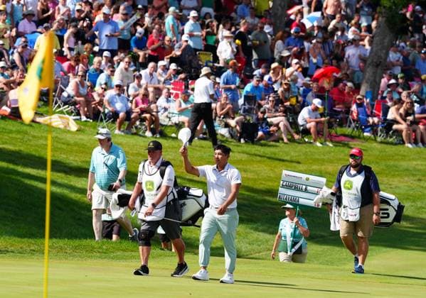 SILVIS, IL - JULY 06: PGA, Golf Herren golfer Kurt Kitayama acknowledges the crowd as walks up the 18th hole during the final round of the John Deere Classic on July 6, 2025, at TPC Deere Run in Silvis, Illinois. (Photo by Brian Spurlock Icon Sportswire) GOLF: JUL 06 PGA John Deere Classic EDITORIAL USE ONLY Icon25070692
