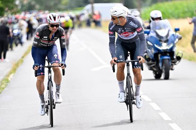 Tour de France 2025 Stage 3 DUINKERKE, FRANCE - JULY 07 : Schachmann Maximilian (GER) of Soudal Quick-Step, Rickaert Jonas (BEL) of Alpecin - Deceuninck during stage 3 of the 112th edition of Tour de France an UCI World Tour 2.UWT cycling road race stage for Men Elite of 178 km with start in Valenciennes and finish in Duinkerke on July 7, 2025 in Duinkerke, France, 07 07 2025 ( Motordriver Kenny Verfaillie - Duinkerke France  Copyright: xJanxDexMeuleneirx