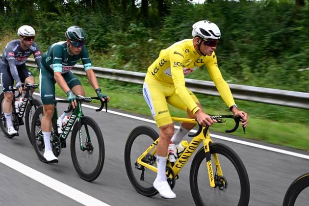 Tour de France 2025 Stage 3 DUINKERKE, FRANCE - JULY 07 : Van der Poel Mathieu (NED) of Alpecin - Deceuninck, Philipsen Jasper (BEL) of Alpecin - Deceuninck during stage 3 of the 112th edition of Tour de France an UCI World Tour 2.UWT cycling road race stage for Men Elite of 178 km with start in Valenciennes and finish in Duinkerke on July 7, 2025 in Duinkerke, France, 07 07 2025 ( Motordriver Kenny Verfaillie - Duinkerke France  Copyright: xJanxDexMeuleneirx