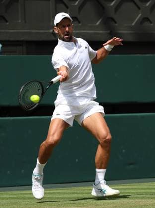 Serbian Novak Djokovic plays a forehand in his fourth round match against Australia s Alex De Minaur on day eight of the 2025 Wimbledon Championships in London on Monday, July 07, 2025.  LON2025070715 HUGOxPHILPOTT