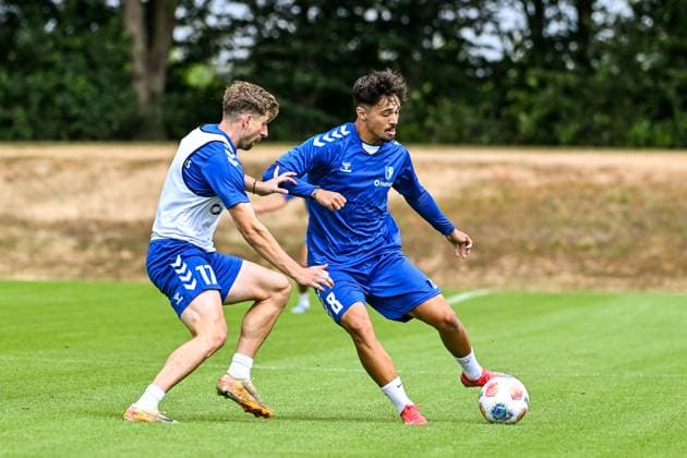 GER, 2. BL, 1. FC Magdeburg, Trainingslager in Bad Wörishofen 07.07.2025, Stadion Am Unteren Hart, Bad Wörishofen, GER, 2. BL, 1. FC Magdeburg, Trainingslager in Bad Wörishofen, im Bild Alexander Nollenberger (Magdeburg, 17), Laurin Ulrich (Magdeburg, 8)