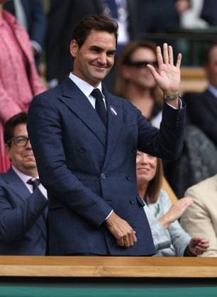 Roger Federer looks on as Novak Djokovic wins his Round of 16 match against Alex de Minaur Wimbledon Tennis Championships, Day 8, The All England Lawn Tennis and Croquet Club, London, UK - 07 Jul 2025London The All England Lawn Tennis and United Kingdom  Copyright: xEllaxLing Shutterstockx 15387974dw