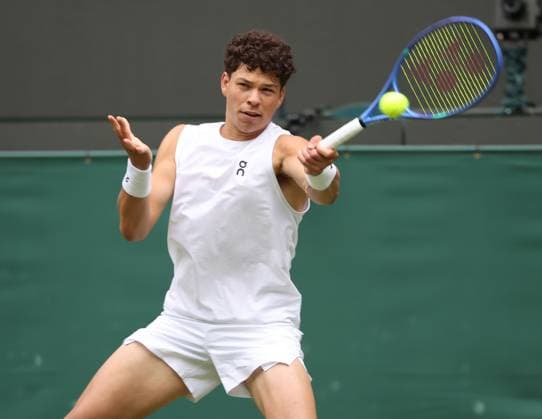 American Ben Shelton plays a forehand in his fourth round match against Italian Lorenzo Sonego on day eight of the 2025 Wimbledon Championships in London on Monday, July 07, 2025.  LON2025070744 HUGOxPHILPOTT