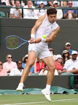 American Ben Shelton plays a backhand in his fourth round match against Italian Lorenzo Sonego on day eight of the 2025 Wimbledon Championships in London on Monday, July 07, 2025.  LON2025070752 HUGOxPHILPOTT