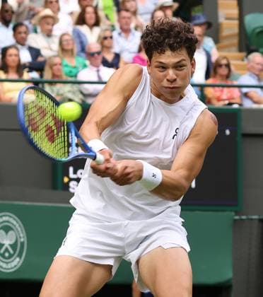 American Ben Shelton plays a backhand in his fourth round match against Italian Lorenzo Sonego on day eight of the 2025 Wimbledon Championships in London on Monday, July 07, 2025.  LON2025070754 HUGOxPHILPOTT