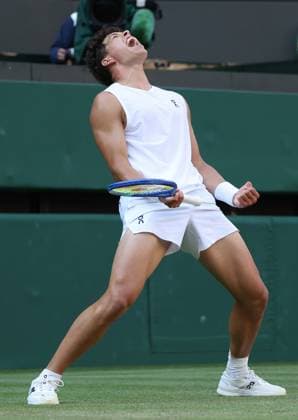 American Ben Shelton celebrates victory in his fourth round match against Italian Lorenzo Sonego on day eight of the 2025 Wimbledon Championships in London on Monday, July 07, 2025.  LON2025070761 HUGOxPHILPOTT