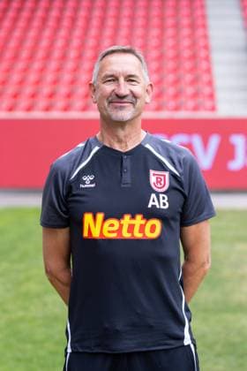 07.07.2025, Fussball, GER, Saison 2025 2026, 3.Liga,Pressetermin, SSV Jahn Regensburg Achim Beierlorzer (Geschäftsführer , SSV Jahn Regensburg; 3. Liga, Portraittermin 2025 2026, DFL REGULATIONS PROHIBIT ANY USE OF PHOTOGRAPHS AS IMAGE SEQUENCES AND OR QUASI-VIDEO.