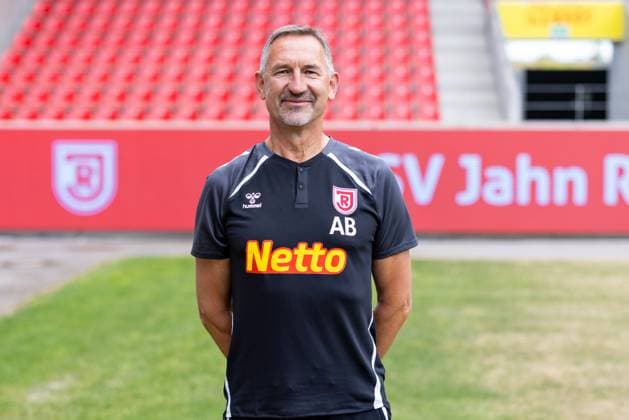 07.07.2025, Fussball, GER, Saison 2025 2026, 3.Liga,Pressetermin, SSV Jahn Regensburg Achim Beierlorzer (Geschäftsführer , SSV Jahn Regensburg; 3. Liga, Portraittermin 2025 2026, DFL REGULATIONS PROHIBIT ANY USE OF PHOTOGRAPHS AS IMAGE SEQUENCES AND OR QUASI-VIDEO.